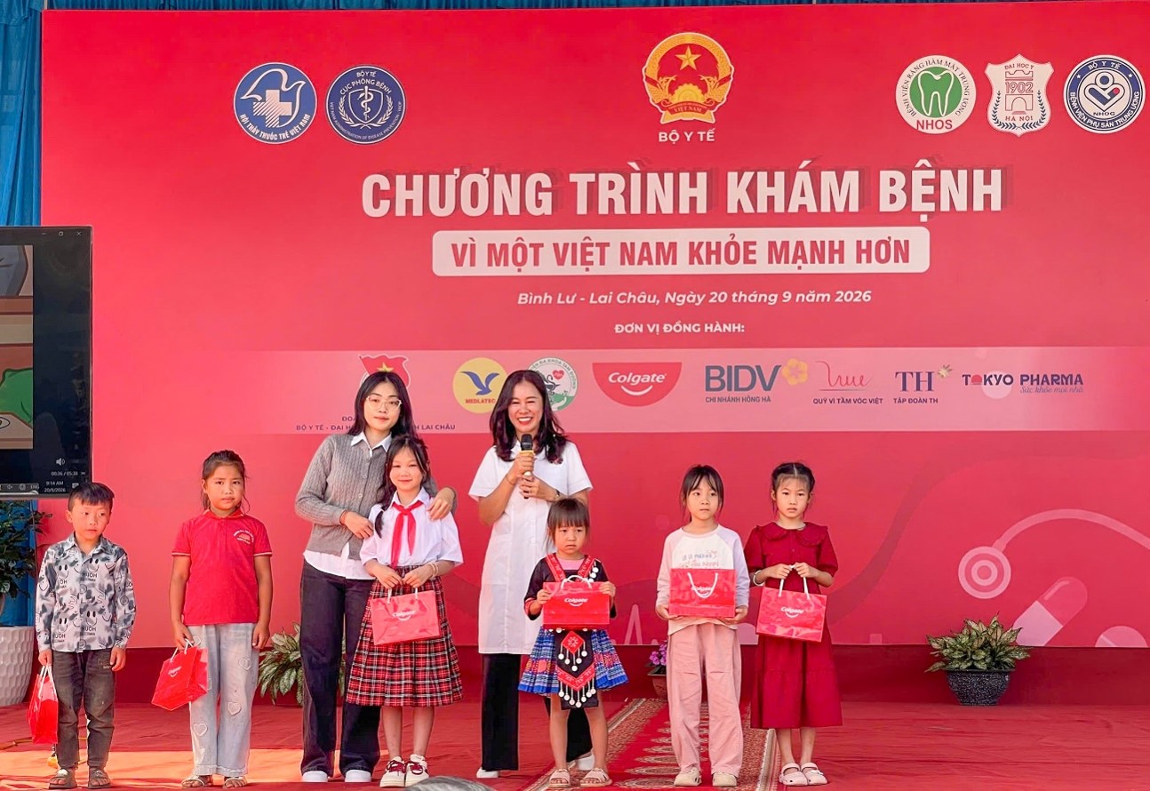 Hoạt động truyền thông về chăm sóc sức khoẻ răng miệng cho các em học sinh